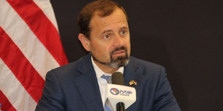 المبعوث الأمريكي (بيرلو) يهاجم الفلول .. (هناك لاعبين سلبيين جدا في السودان يؤججون الحرب)