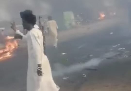 مقاومة كسلا قطع الطرق الرئيسية وسط المدينة
